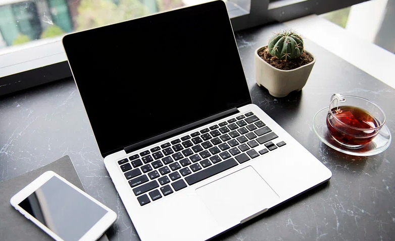 Батарея підключена, але не заряджається