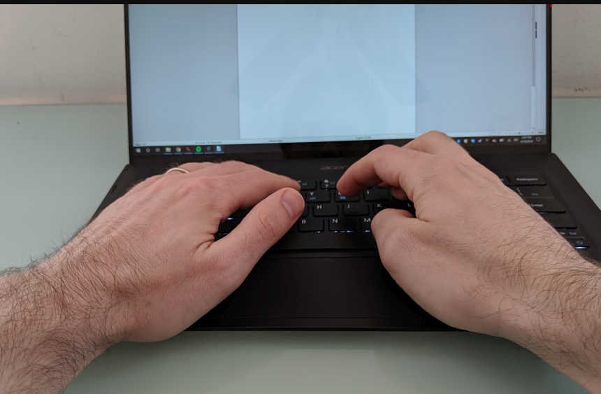 Чому білий екран на ноутбуці?