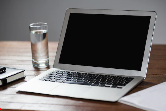 Робоча клавіатура ноутбука