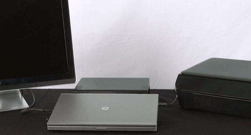 Ноутбук на столе