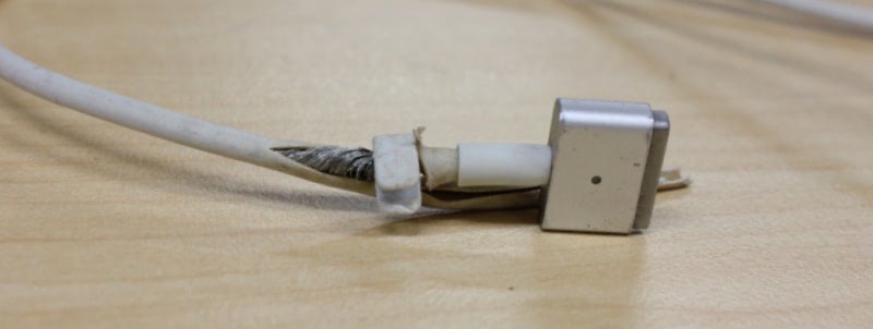 Порванный кабель ноутбука